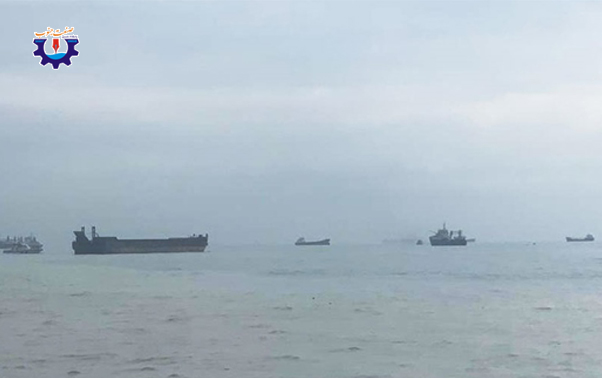 عملیات موفق انتقال بارج نصر از ساحل به لنگرگاه بندرعباس