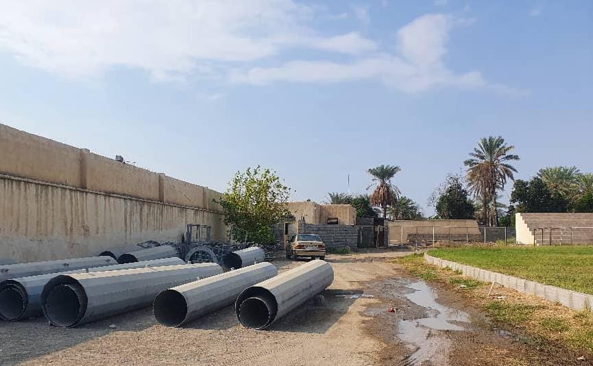 عملیات نصب دکل های روشنایی ورزشگاه شهید امینی میناب آغاز شد