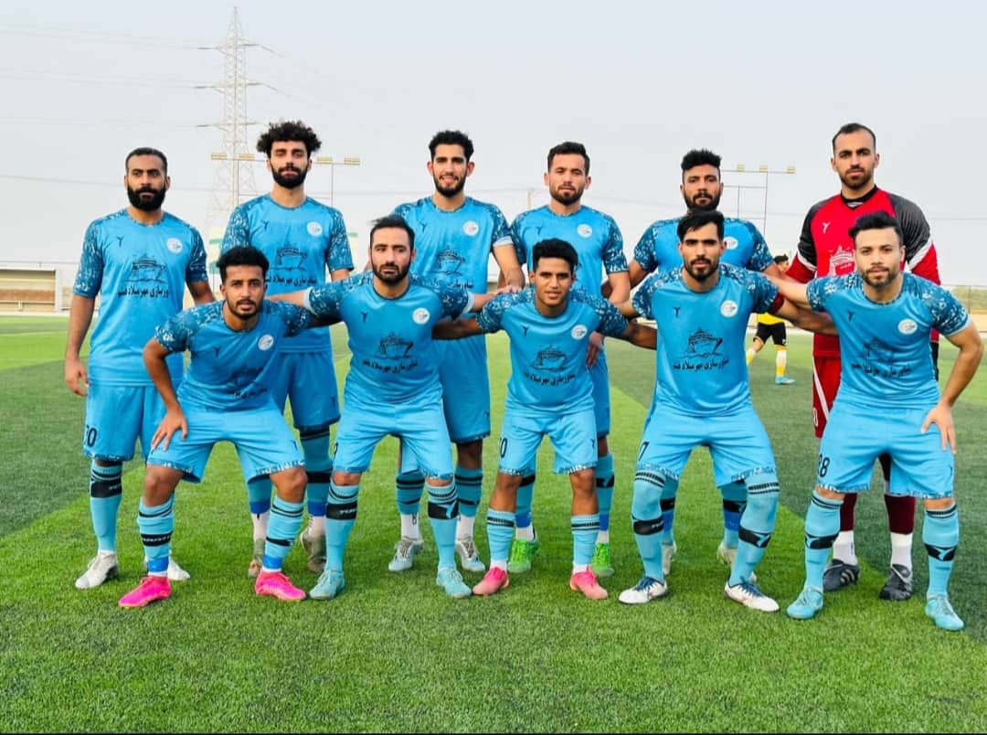 پهلو گیری شناور قشمی ها در ساحل لیگ دو