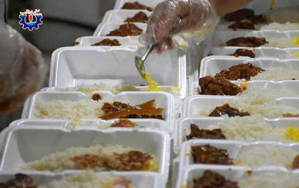 طبخ و توزیع روزانه 6000 پرس غذای گرم بین نیازمندان بندرعباسی