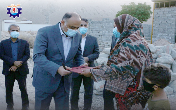 تقدیر وزیر راه و شهرسازی از تنها بانوی مکانیک استان هرمزگان