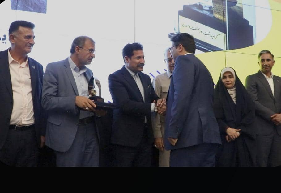تقدیر از شرکت فولاد هرمزگان به عنوان واحد صنعتی نمونه استانی